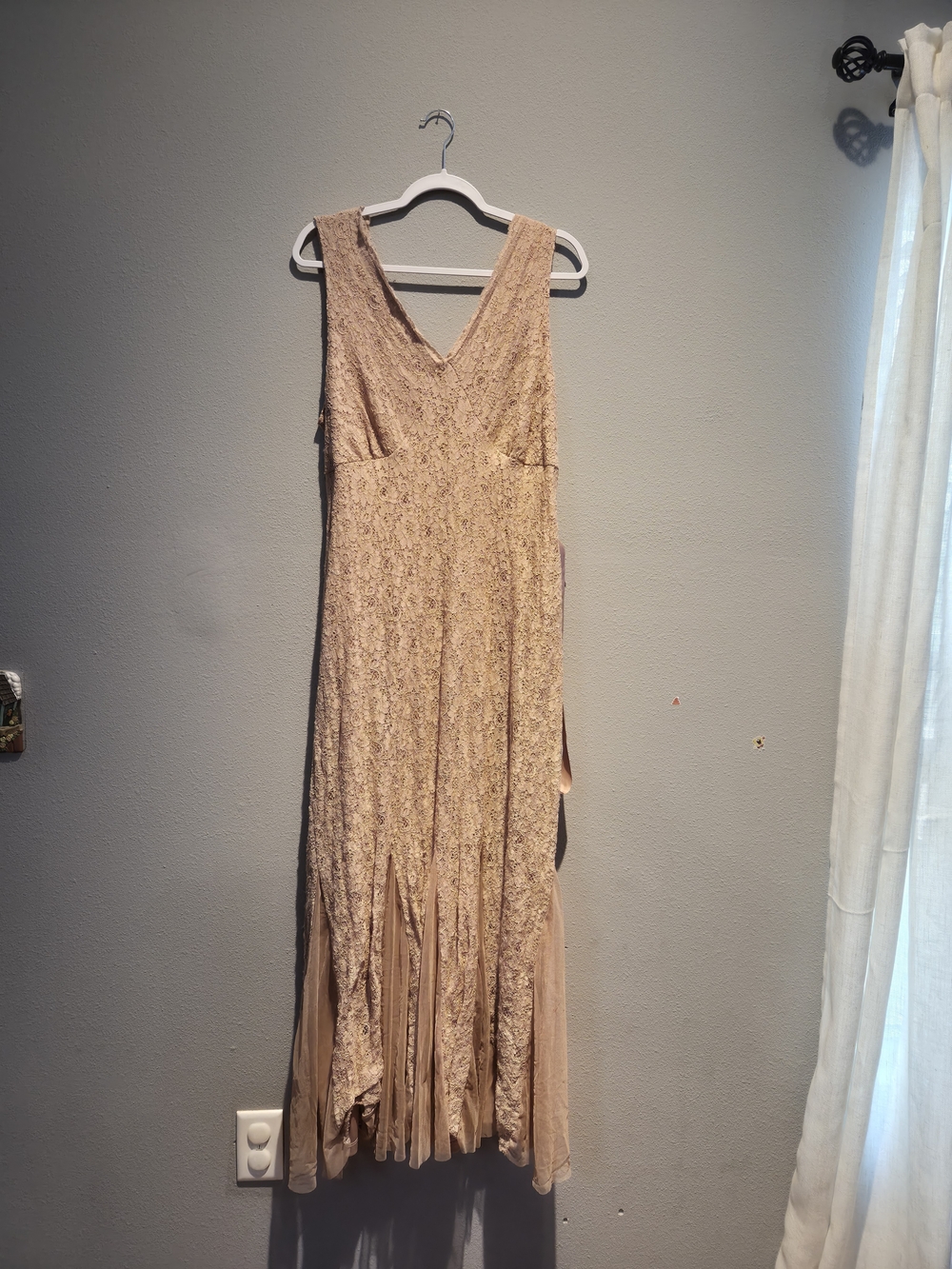 Lace V-Neck Maxi Dress in Blush Pink